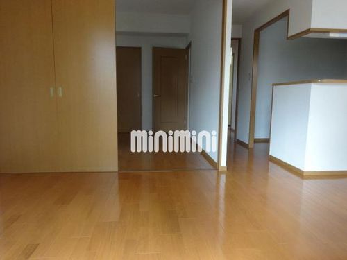 レージュ竜泉の居間