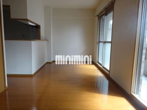 レージュ竜泉の居間