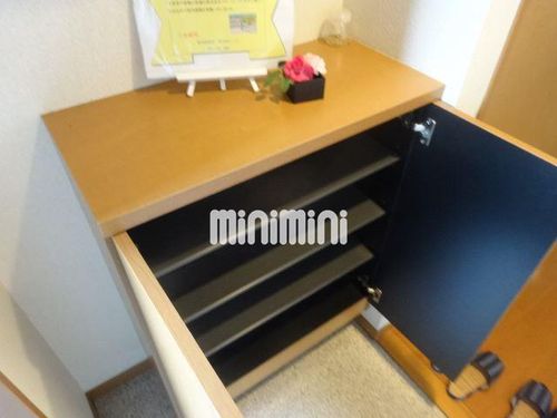 レージュ竜泉の玄関