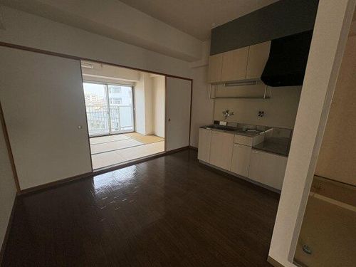 ファーストイン英賀保駅前305の居間