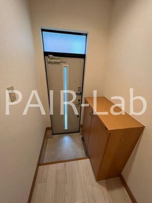 プリムローズ・コートの玄関