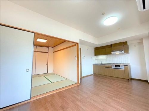 ジャルダン桜町の居間