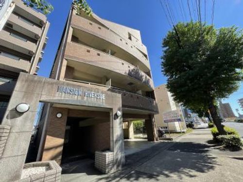 マンションリバーサイドの外観