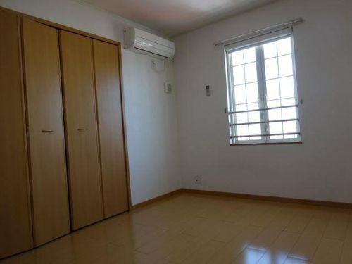 アン・ルポゼのその他画像