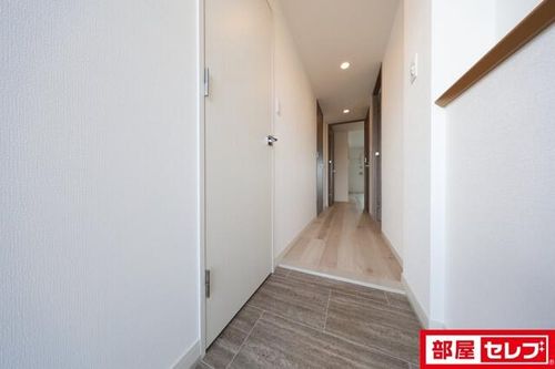 S-RESIDENCE上社aureate501の玄関