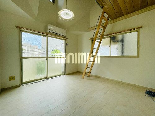 ソフィア有松の居間