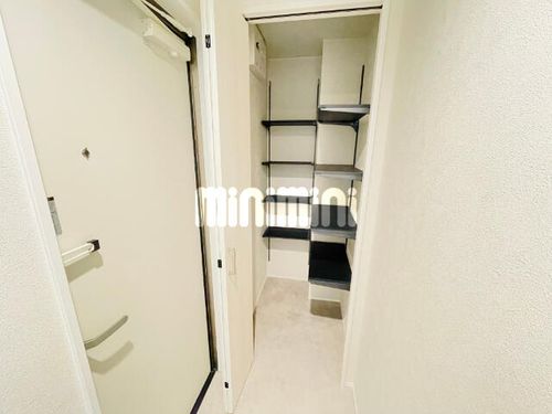 クロシェット庄内通103の玄関