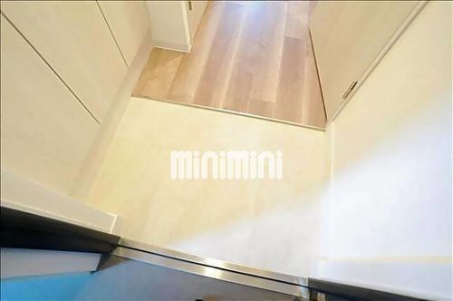 メイクスデザイン名駅南の玄関