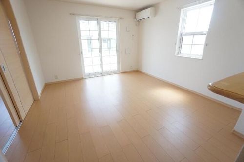 サンウィッシュ Aの居間