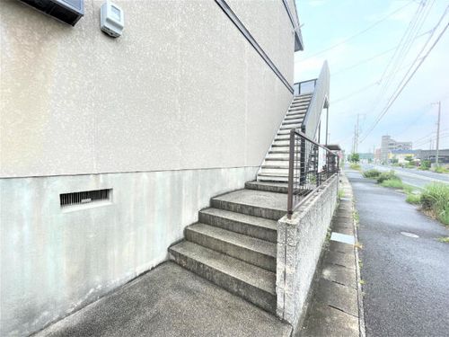 グリーンハイツ春木 B棟の玄関