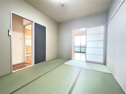 グリーンハイツ春木 B棟の居間