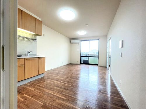 グリーンハイツ春木 B棟の居間