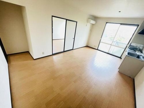 リバーサイド徳重A棟の居間