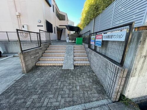 ヒルズ晃梅の玄関