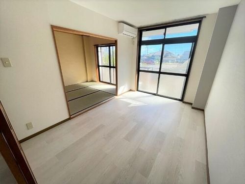 ヒルズ晃梅の居間