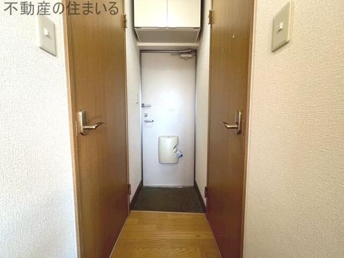 リナコートBの玄関