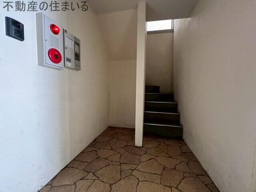 リナコートBの玄関