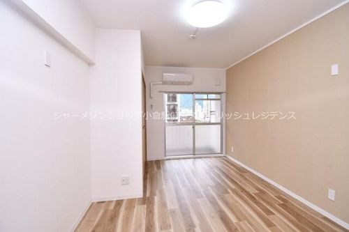 プランドールMK小倉の居間