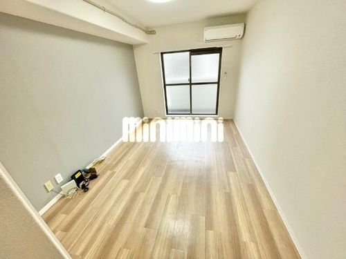 クオリシティ山手402の居間