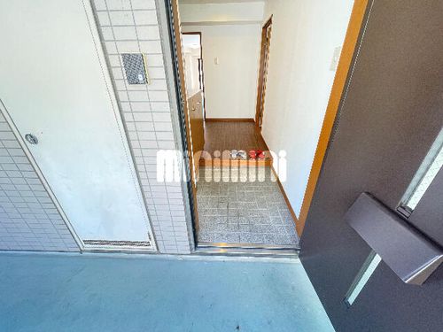 AG HOUSE A棟の玄関