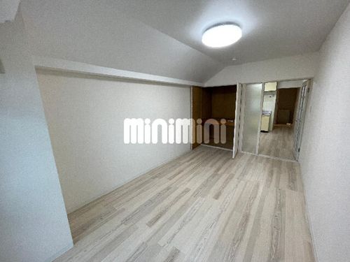 グリーンコーポ川岸の居間