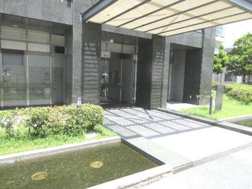 夕陽丘イクスの玄関