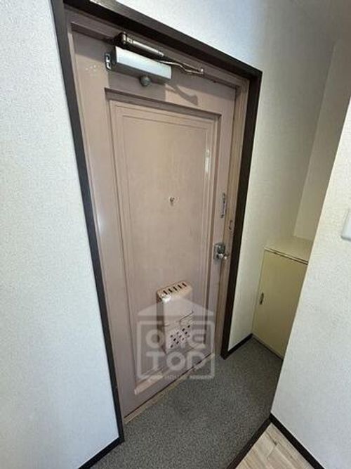 コスモセブンの玄関