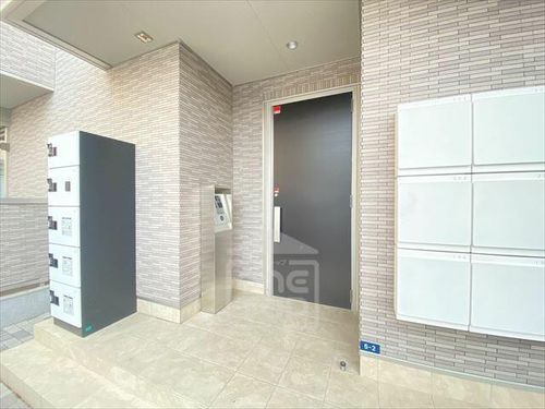 アルカディア舟木町の玄関