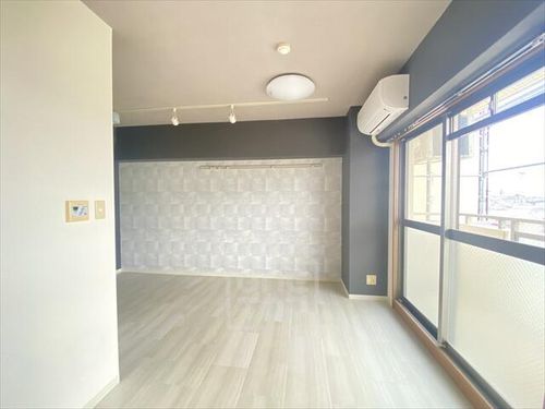 ジュネス別府の居間