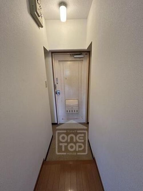 此君園ハイツの玄関