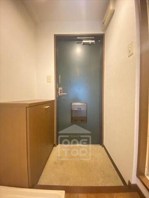 メゾンルミエールの玄関