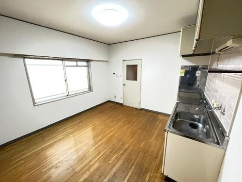 アクセス高辻の居間