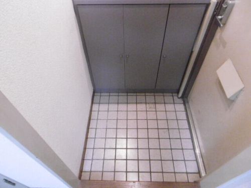 ドムス西高槻201の玄関