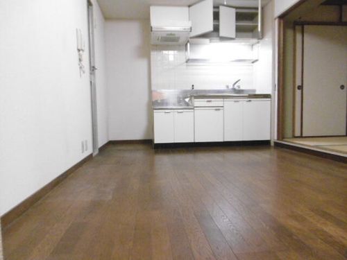 ドムス西高槻201の居間