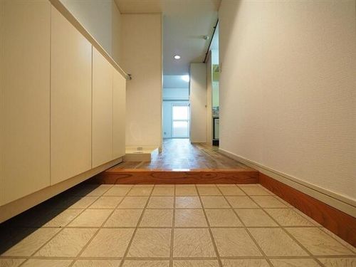 ライオンズマンション六ツ門305の玄関