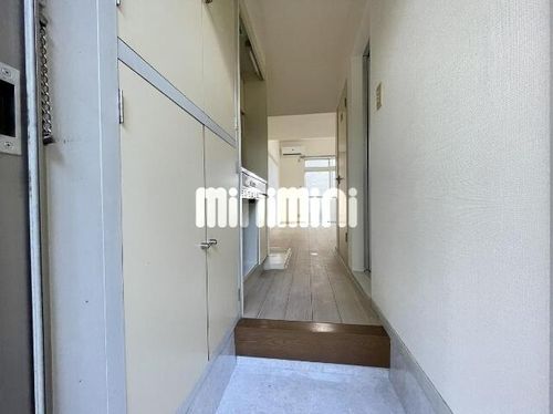 アーバン羽根の玄関