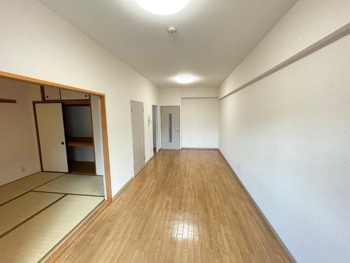 CASA ELEVATOの居間