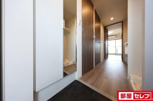 プレサンス名古屋ルクソリアの玄関