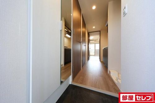 プレサンス名古屋ルクソリアの玄関