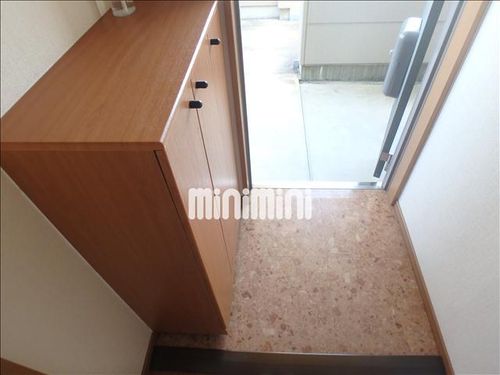 プラムV2の玄関