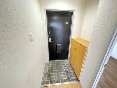 メゾン長良の玄関