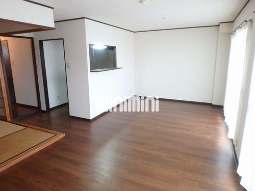 エステート長茂の居間