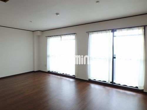 エステート長茂の居間