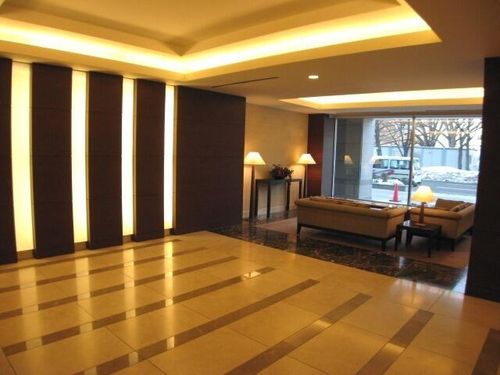 プライムメゾン大通公園の玄関