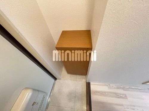 ハイツ友の玄関