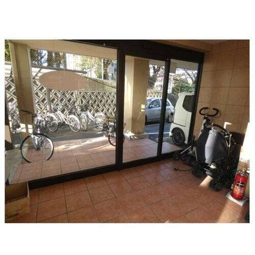 福岡県春日市小倉6丁目(マンション)の賃貸物件の玄関