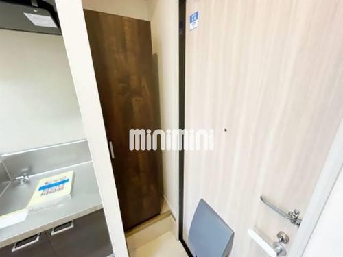 ドミール・九之坪 A棟の玄関