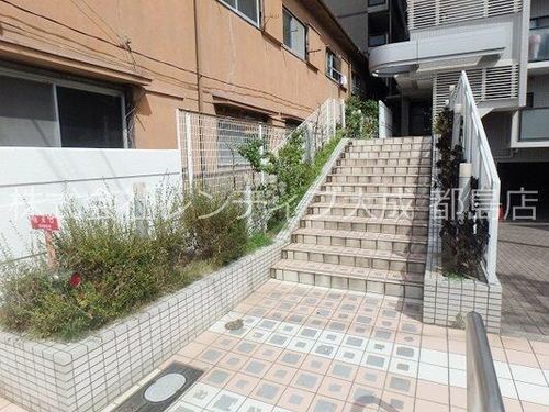 大阪府大阪市城東区成育2丁目(マンション)の賃貸物件の玄関