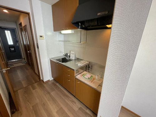 パイン・ウォールのキッチン