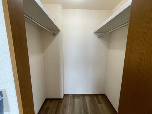 パイン・ウォールの内装